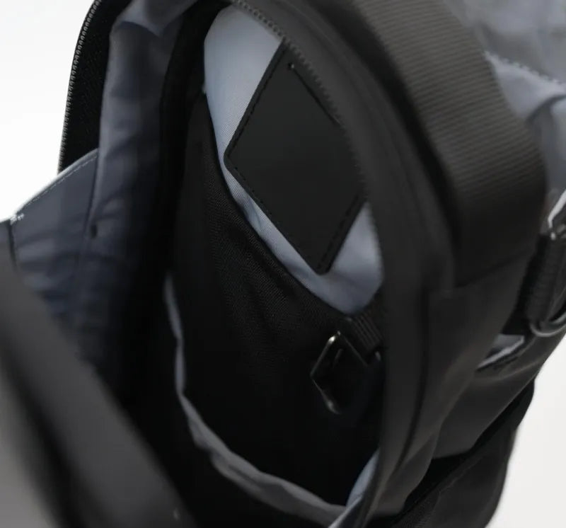 Magnetic gym water bottle bag