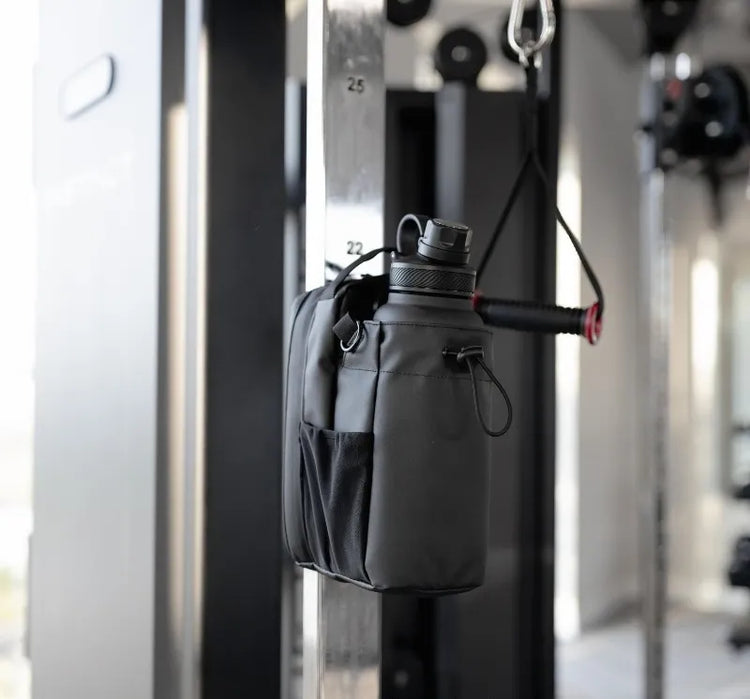 Magnetic gym bag feature view